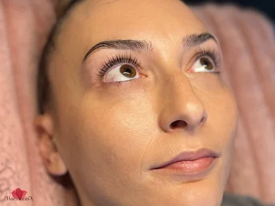 Rehaussement de cils avec teinture à Brignoles - regard ouvert et intensifié